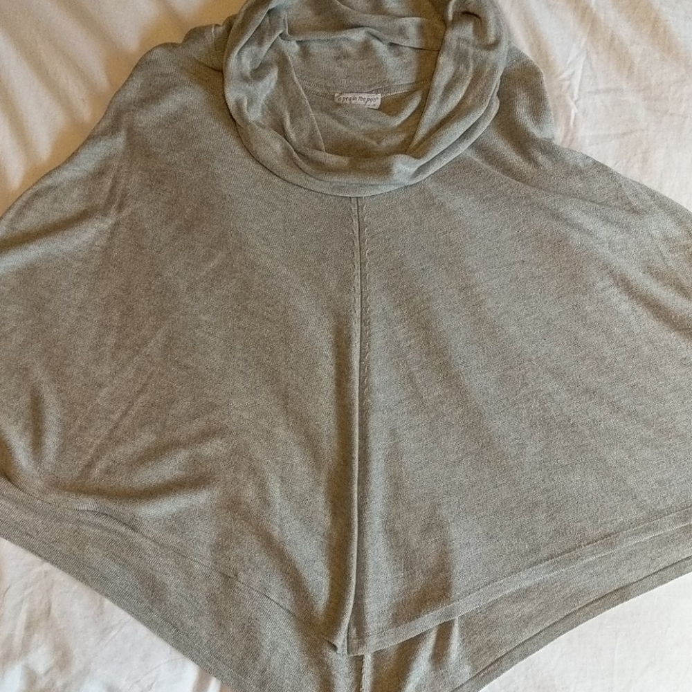 Pea in the Pod nursing poncho.